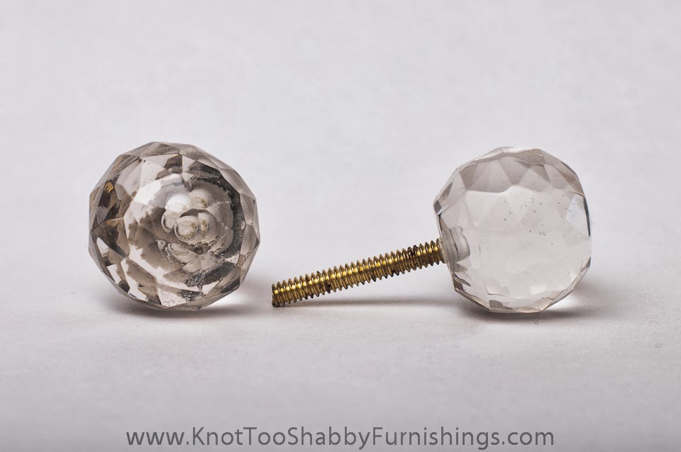 2 Round Diamond Cut knob