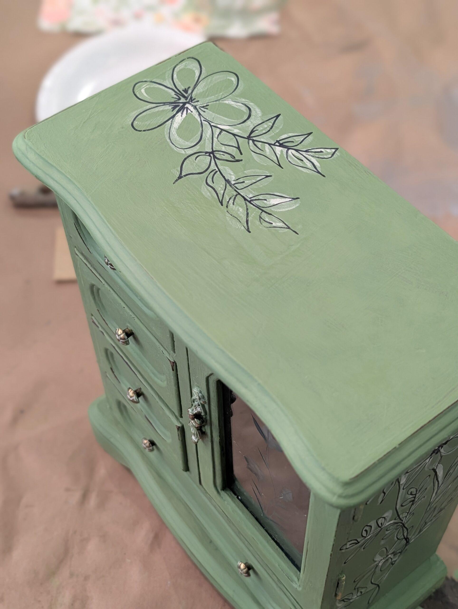 Hand Painted Vintage Jewelry Music Box Green with Black and White Flowers - Image 3
